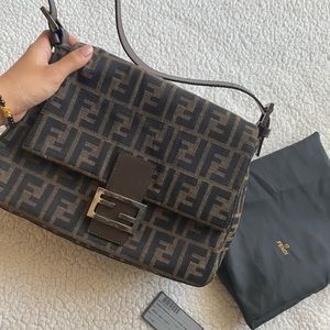 FENDI MAMA ZUCCA BAGUETTE SMALL SHOULDER BAG